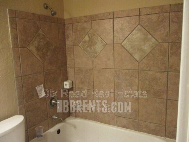 Building Photo - 530 Unger Ave