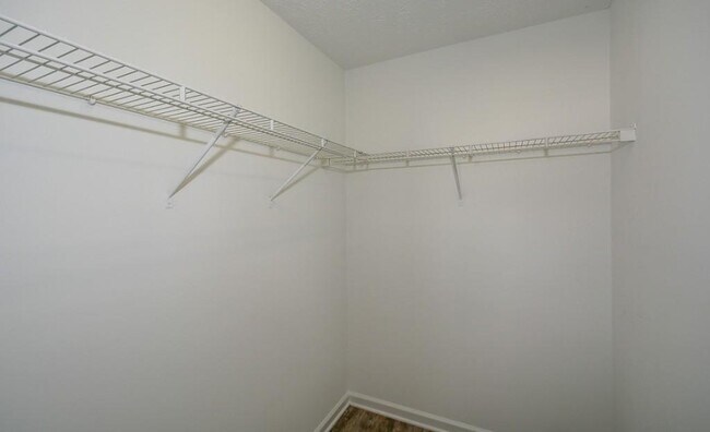 Building Photo - 612 Spanish Oak Dr