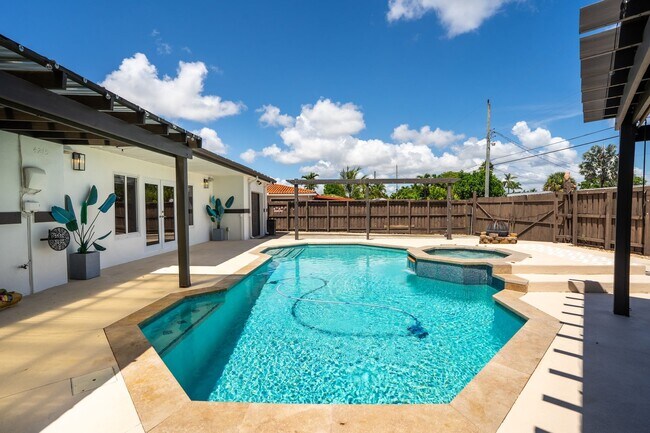 Building Photo - 4215 Roosevelt St