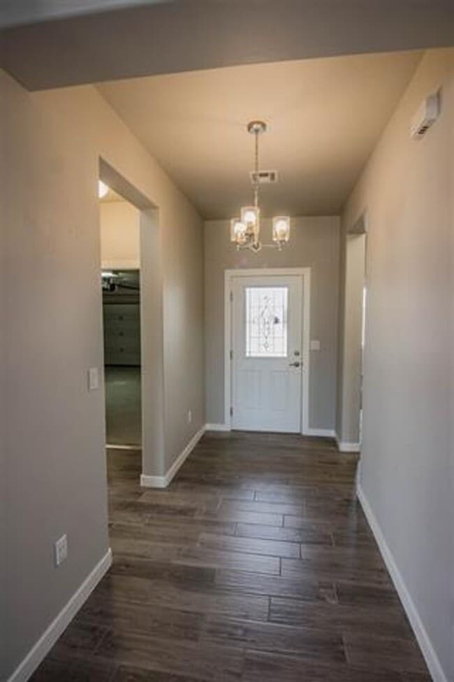 Building Photo - Spectacular 3 bed 2 bath home