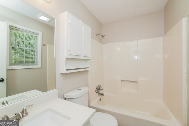 Building Photo - 608 Upland Ridge Dr NW