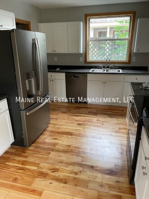 Primary Photo - 118 Grove St