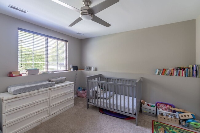 Building Photo - 472 Valentine Way