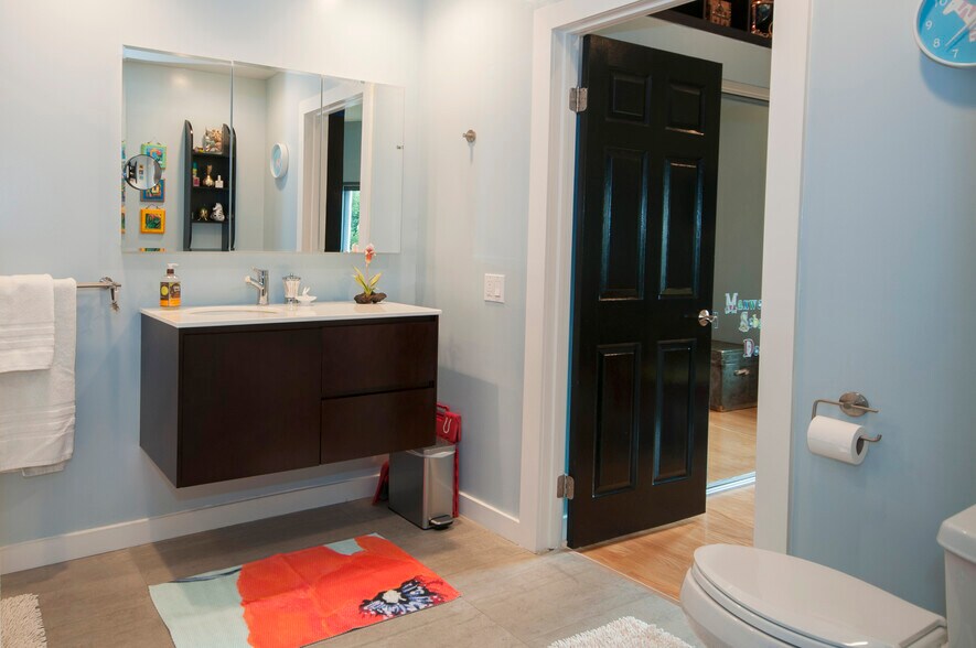 Bathroom - 7121 Hillside Ave