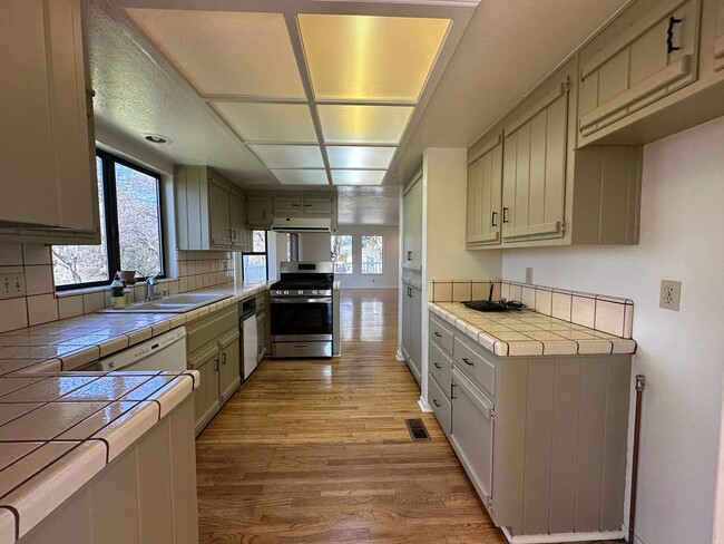 Building Photo - Gorgeous Multilevel 4 Bedroom 2.5 Bathroom Home on Acreage