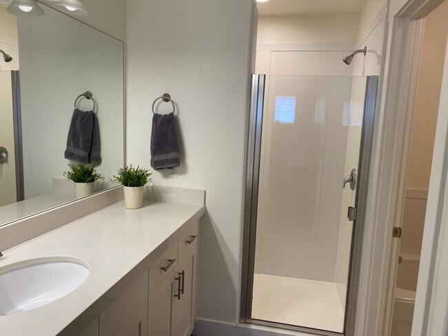 Building Photo - 238 E 370 N