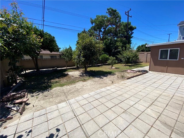 Building Photo - 8894 El Capitan Ave