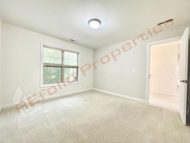 Building Photo - Lovely 5 Bedroom 4 Bathroom Single Family ...