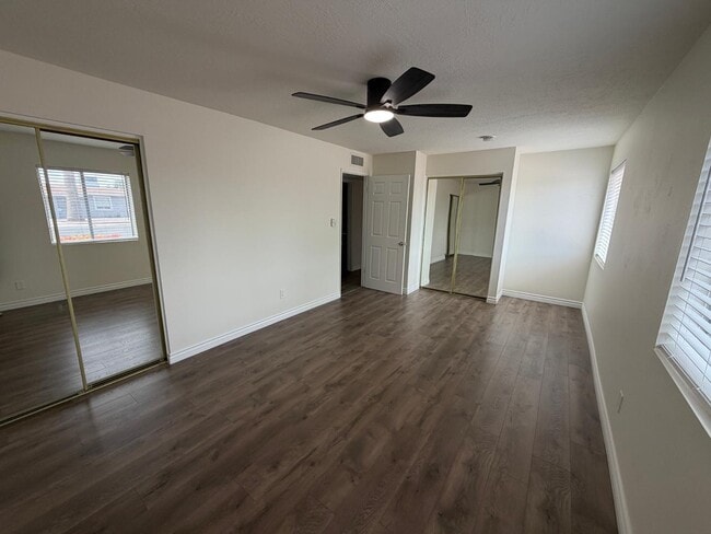 Building Photo - 1244 E Susan Ln