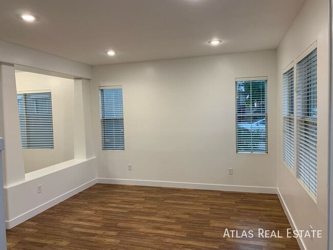 Building Photo - 4125 E Baylor Ln