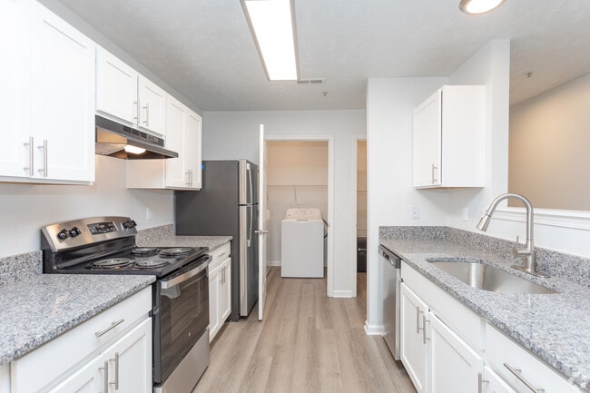 Building Photo - Hidden Lake