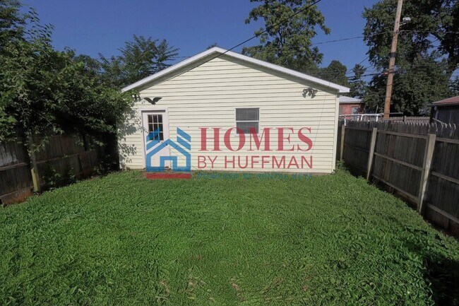 Building Photo - Two Bedroom House | Move in Ready