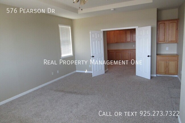 Building Photo - 576 Pearson Dr
