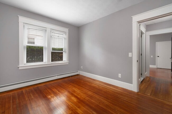 Building Photo - 84 Rochambeau Ave
