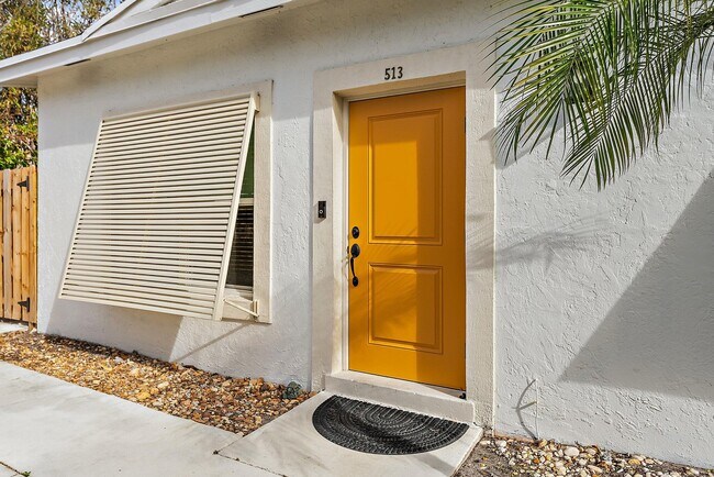 Building Photo - 513 E Whitney Dr