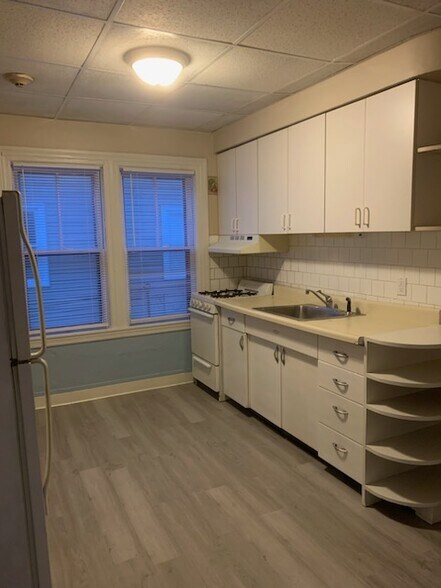 Building Photo - 950 Park Ave