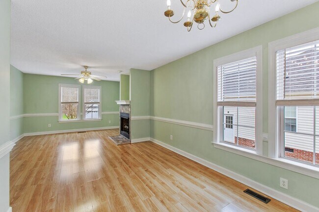 Building Photo - Adorable Ranch Home With Garage and Screen Porch!