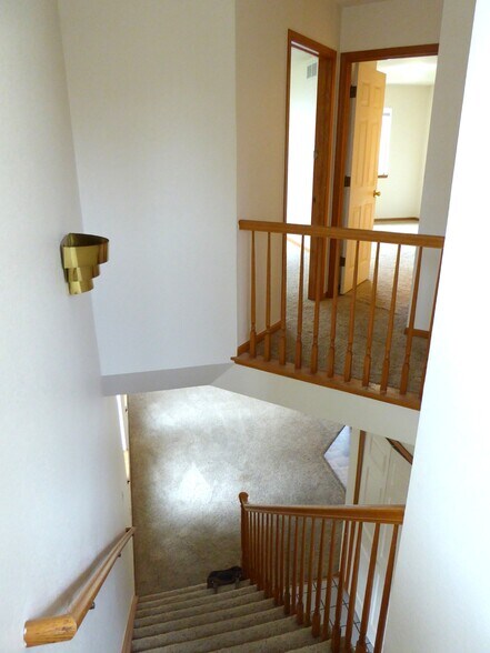 Building Photo - 1637 Westbridge Dr
