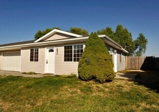 Building Photo - 3 bed 2 bath rancher duplex (stainless appliances & granite counters)