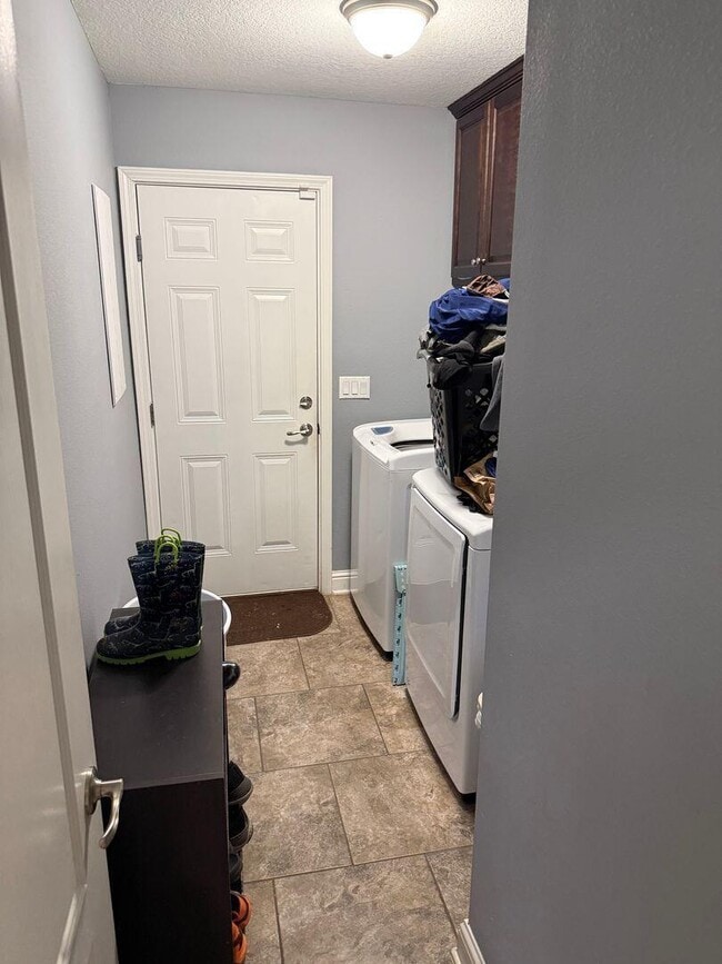 Building Photo - 3070 Crown Creek Cir