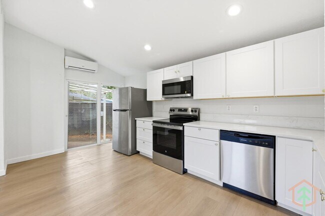 Building Photo - 2004 SE 143rd Ave