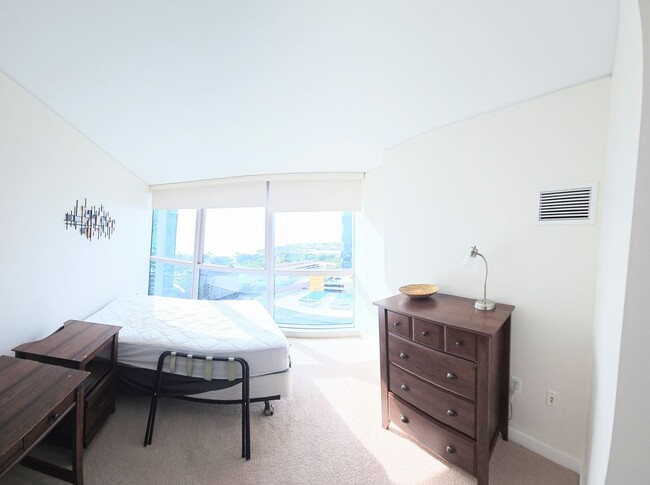 Building Photo - Koolani Kakaako Fully Furnished 2 Bedroom ...