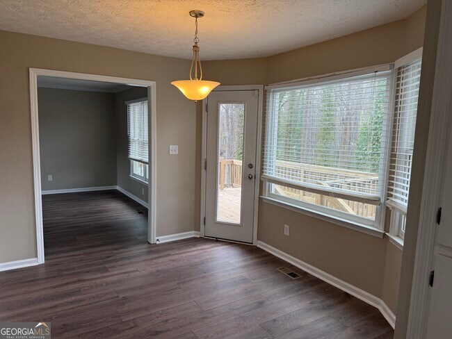 Building Photo - 2679 Foxglove Dr SW