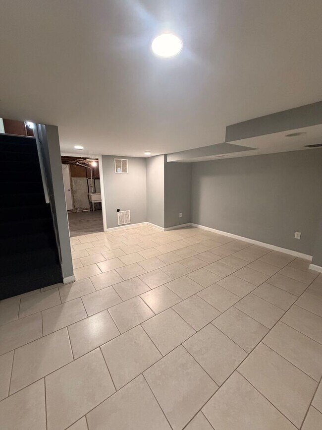 Building Photo - 2229 Graythorn Rd