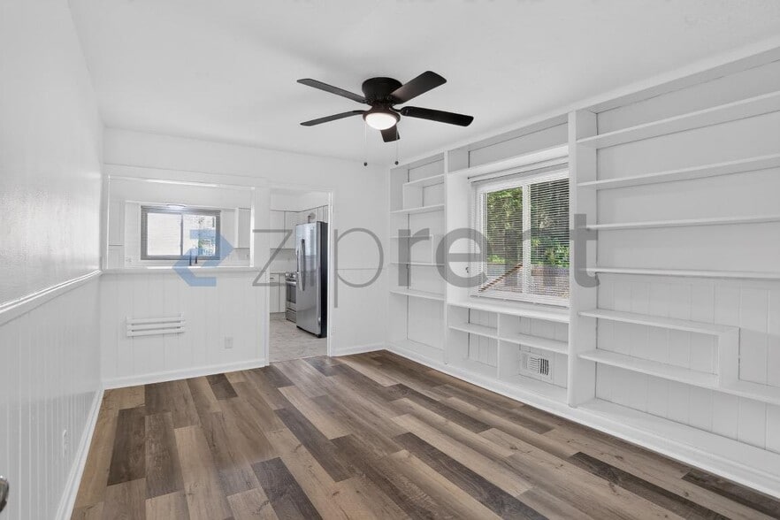 Building Photo - Unit