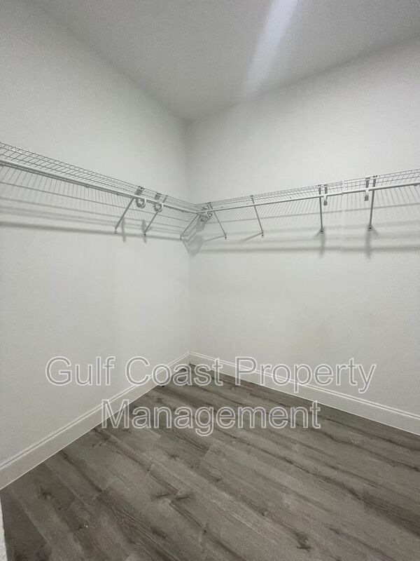 Building Photo - 136 Viewpoint Dr