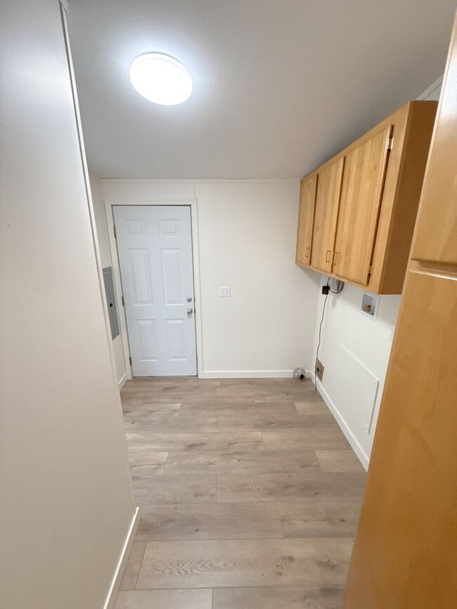 Building Photo - 3 Bedroom, 2 bath house