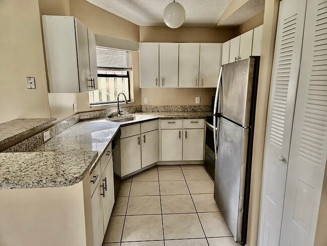 Building Photo - 2818 Stoneway Ln