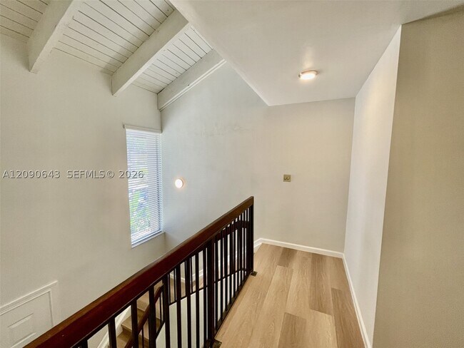 Building Photo - 2160 Bayberry Dr