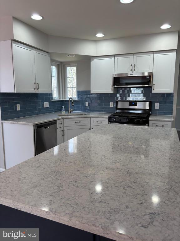 Building Photo - 506 Summervale Ct