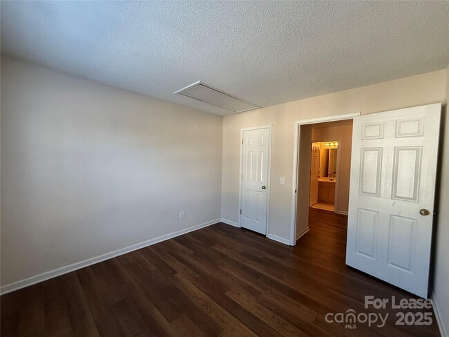 Building Photo - 111 Foxtail Dr
