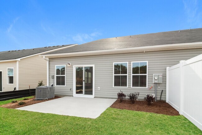 Building Photo - $500 Off 1st Month's Rent - 4 Bdrm/3 Bath, Brand New Townhome in Ocean Isle