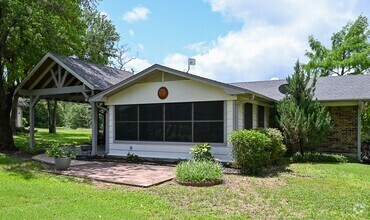 Building Photo - Beautiful 3 bedroom 2 bath Runaway Bay,  TX