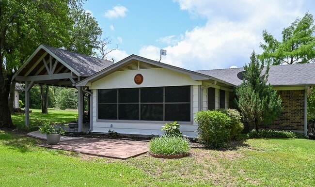 Building Photo - 412 Half Moon Way