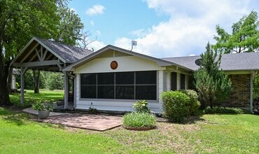 Building Photo - Beautiful 3 bedroom 2 bath Runaway Bay,  TX