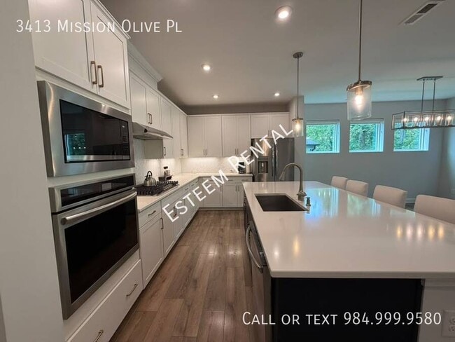 Building Photo - 3413 Mission Olive Pl