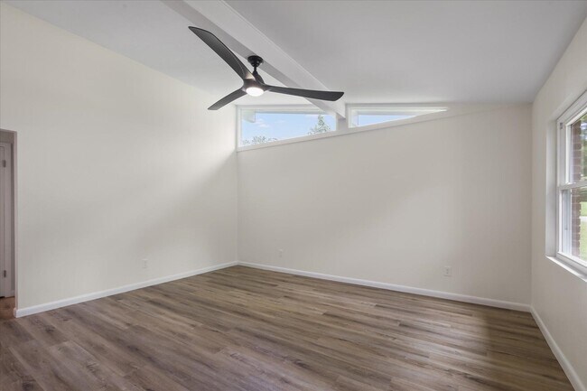 Building Photo - 2401 Jim Lee Rd