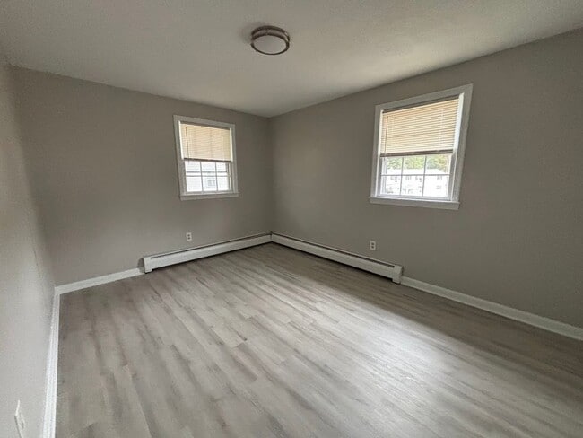 Interior Photo - 1-7 Meisner