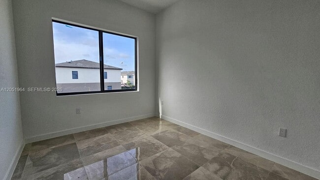 Building Photo - 1305 NW 4th Ter