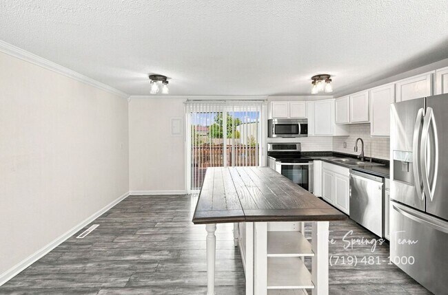 Building Photo - 1495 Prado Dr