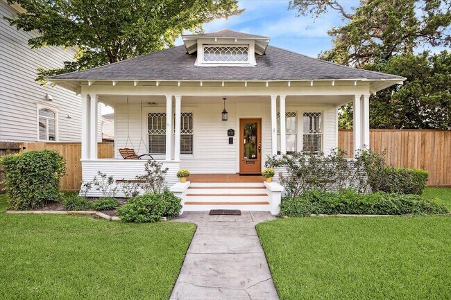 Primary Photo - 1847 Cortlandt St