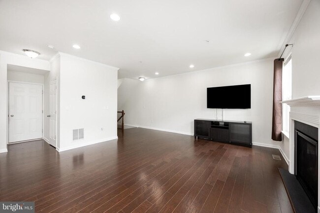 Building Photo - 253 Fairfield Cir W