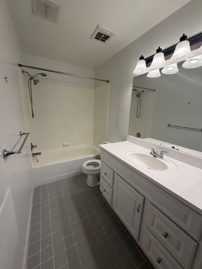 Building Photo - 102 Church St