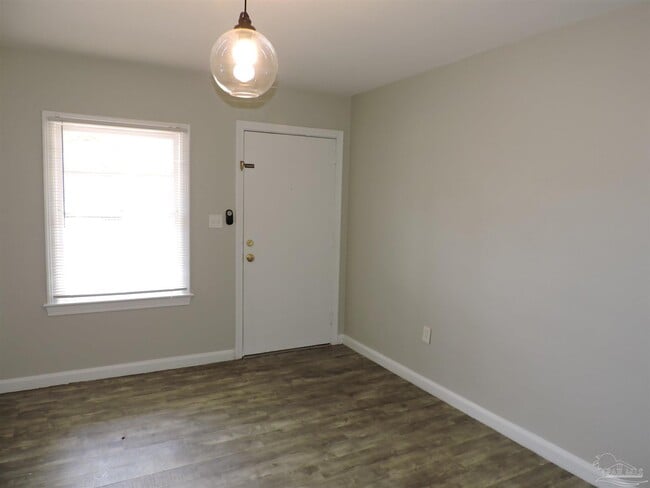 Building Photo - 220 E Highland Dr