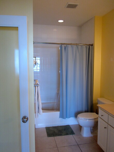 Building Photo - 2001 Biscayne Blvd