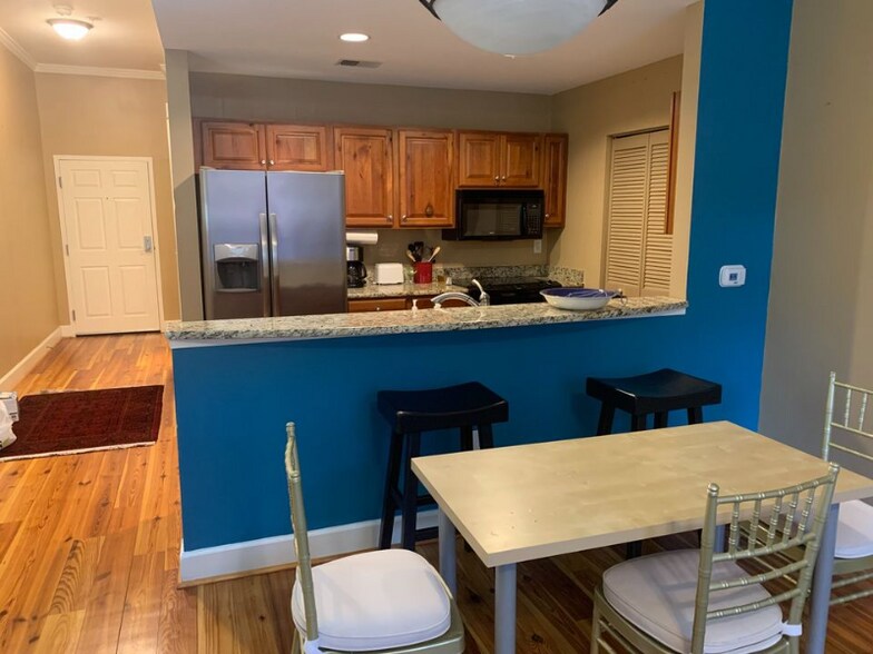 Building Photo - 1520 Main St